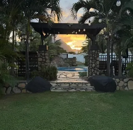 Hotel Robbins Estate